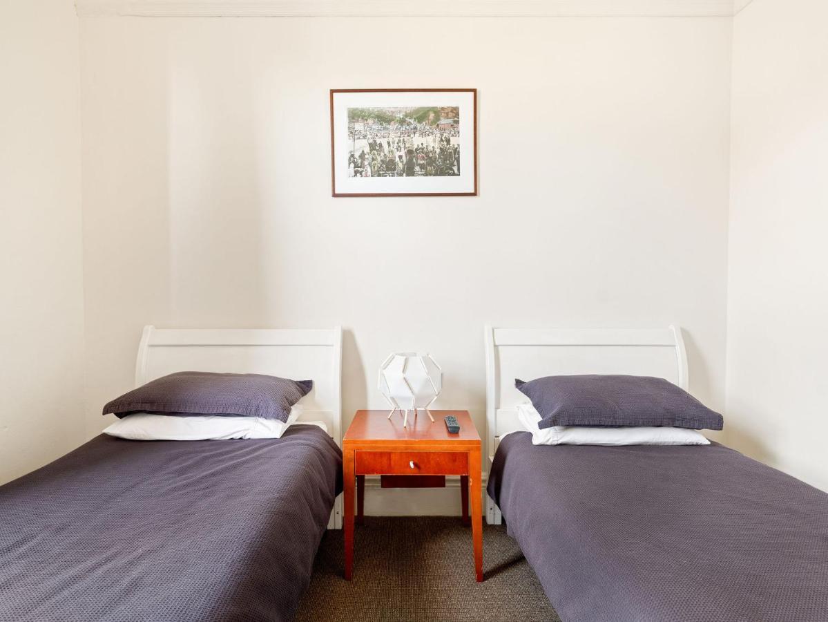 Lord Wolseley Hotel Sydney Exterior photo