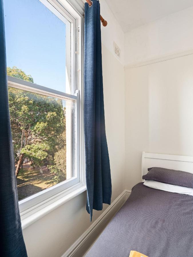 Lord Wolseley Hotel Sydney Exterior photo